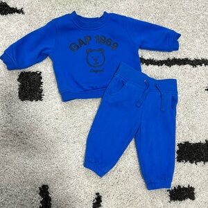 Gap infant sweatsuit